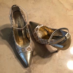 Gold Leather with Sequels Embroidery Size 7